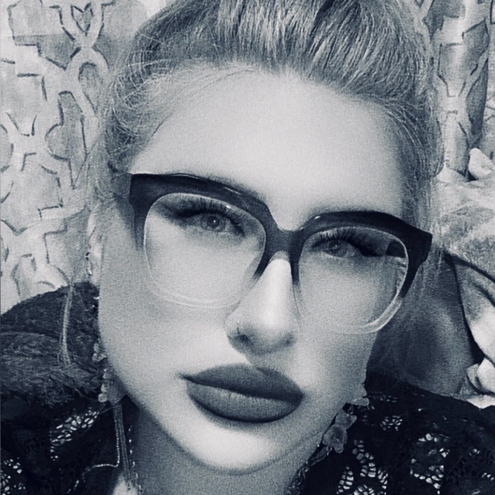 Meet your Posher, Whitney